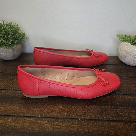 Nordstrom Ashton Perforated Red Ballet Flat Shoes Size 7.5 Square Toe Bow - Picture 1 of 9